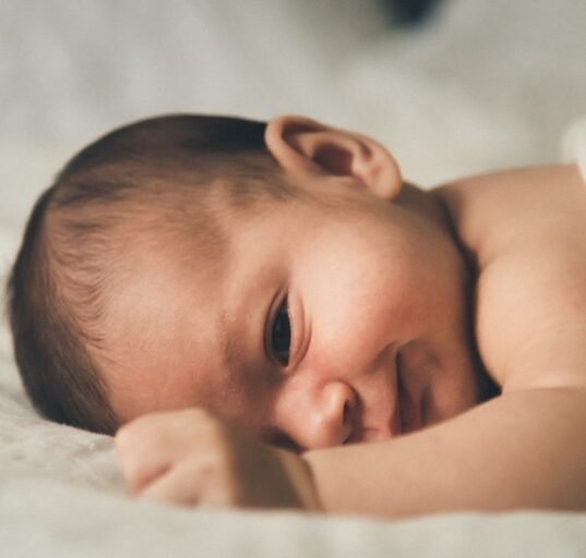 pruning topless baby, baby ear cleaning